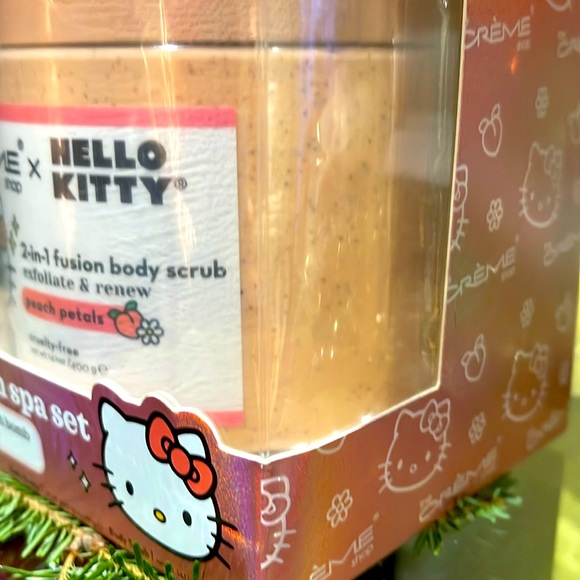 🎀NIB/HELLOKITTY Silky skin SpaSet in PeachPetals Includes bath bomb/suga… - Picture 4 of 11